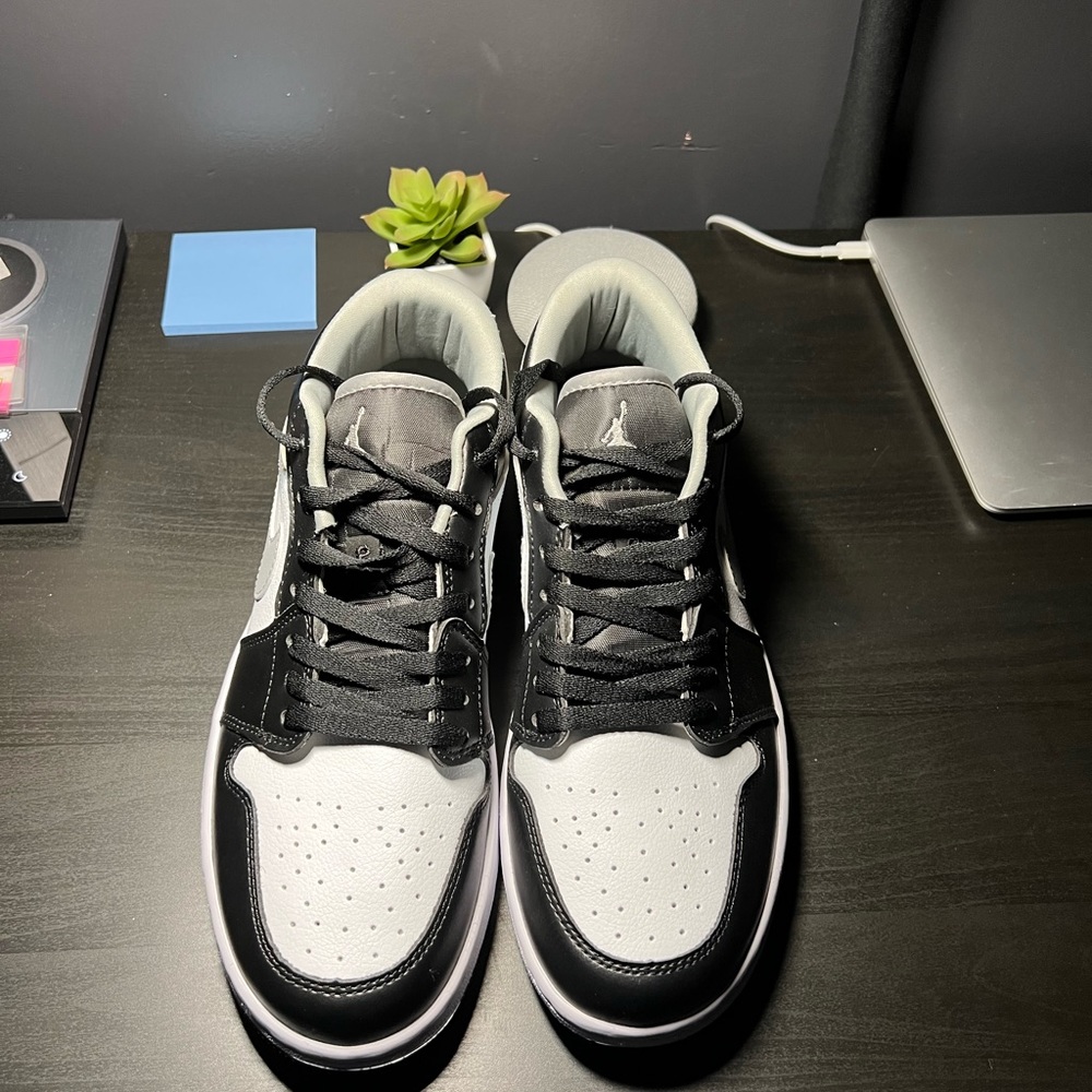 Mens Jordan 1 Low “Black Medium Grey” Size 11 - Picture 6 of 9